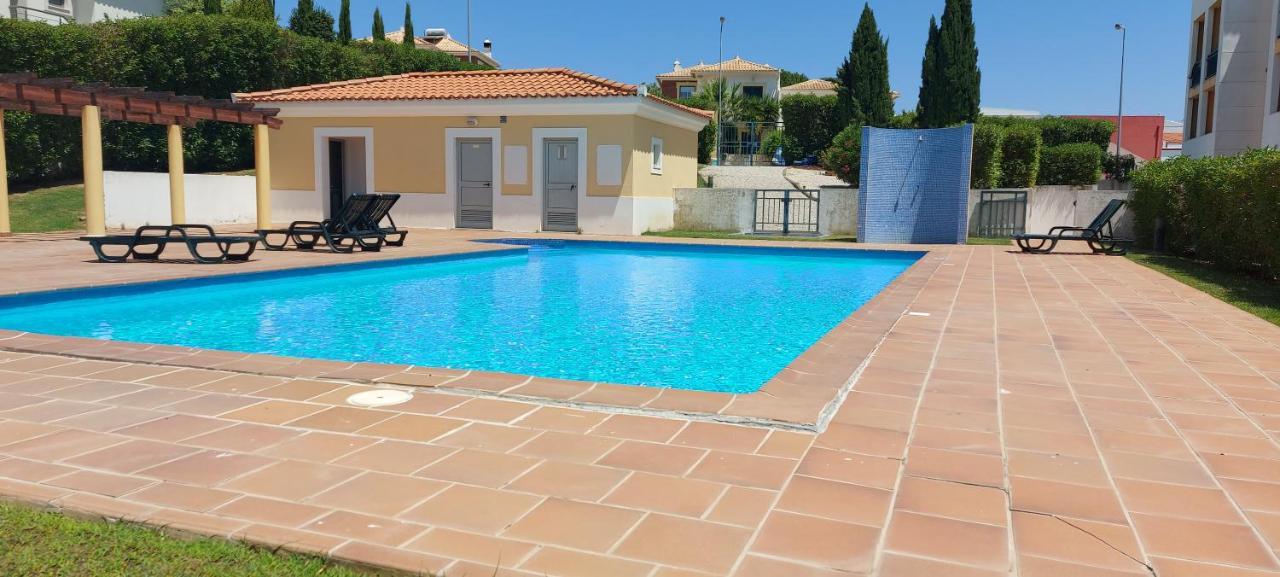 Apartamento Piscina 5 Minutos Praia Alcantarilha Eksteriør billede